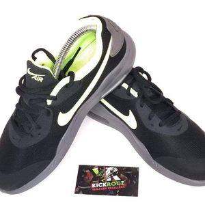 Womans Nike Airmax Oketo's